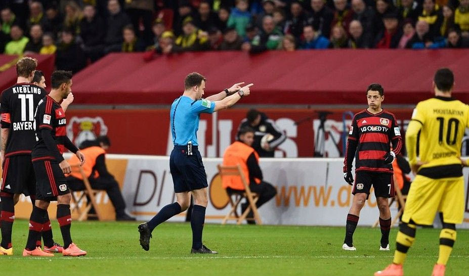 Οι παίκτες της Λεβερκούζεν διαμαρτυρήθηκαν και ο διαιτητής έφυγε!