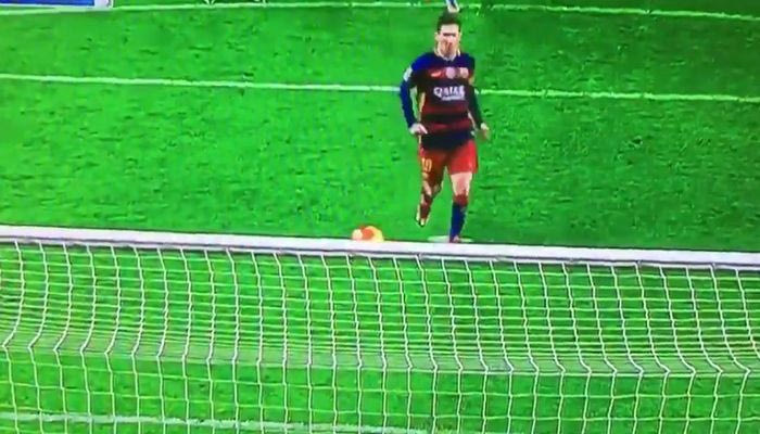 ΤΟ ΕΚΑΝΕ ΚΙ ΑΥΤΟ: Πέναλτι με πάσα αλά Κρόιφ ο Μέσι!