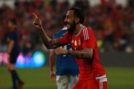 Έβγαλε πιστόλι ο Μήτρογλου και “πυροβολάει” αδιακρίτως!