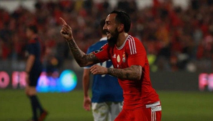 Έβγαλε πιστόλι ο Μήτρογλου και “πυροβολάει” αδιακρίτως!