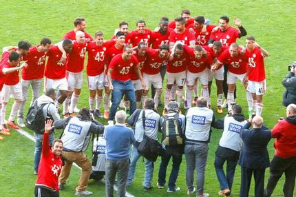 VIDEO: Οι πανηγυρισμοί στο “Γ. Καραϊσκάκης” και το μπουγέλο στον Ρομπέρτο