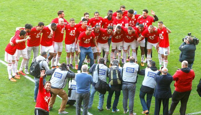 VIDEO: Οι πανηγυρισμοί στο “Γ. Καραϊσκάκης” και το μπουγέλο στον Ρομπέρτο