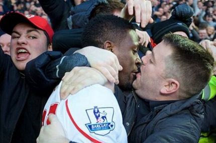 Ασυγκράτητος οπαδός φίλησε στο στόμα τον Ορίγκι