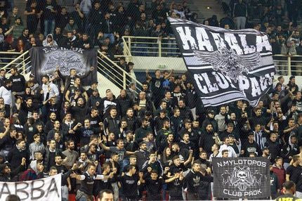 Το “ζεστό” χειροκρότημα των οπαδών του ΠΑΟΚ