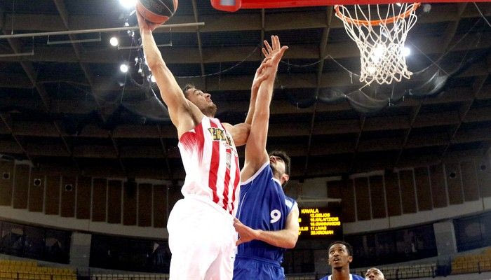 Απίθανο τρίγωνο και κάρφωμα Παπαπέτρου