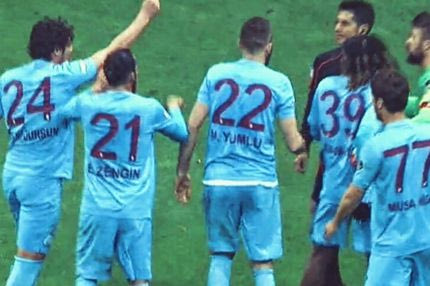 Απίστευτο: Διαιτητής άφησε την Τράμπζονσπορ με 7 παίκτες και του πήραν την κόκκινη κάρτα!