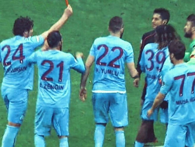 Απίστευτο: Διαιτητής άφησε την Τράμπζονσπορ με 7 παίκτες και του πήραν την κόκκινη κάρτα!