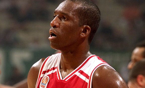 Ο Ολυμπιακός δεν ξέχασε τα γενέθλια του Ρίβερς