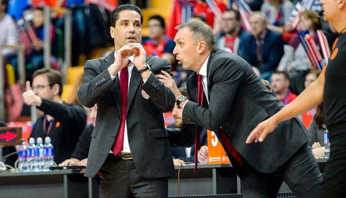 Σφαιρόπουλος: “Η ιστορία του Ολυμπιακού αξίζει σεβασμού από τους διαιτητές”