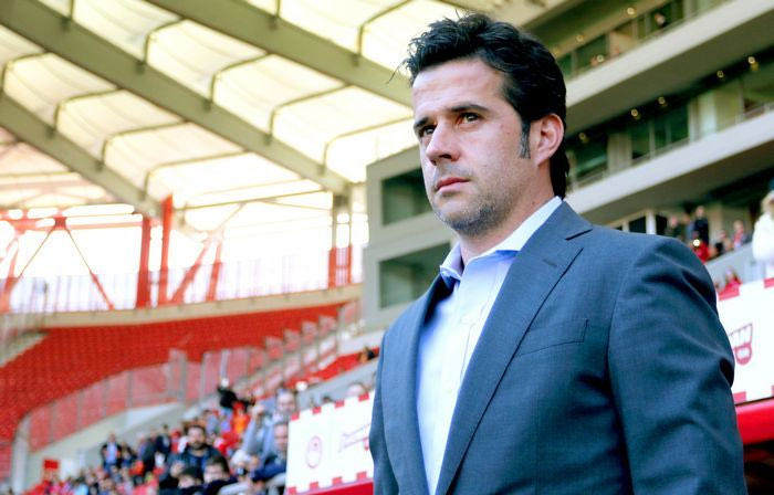 Δέχθηκε αντικείμενο ο Σίλβα, διεκόπη ο αγώνας!