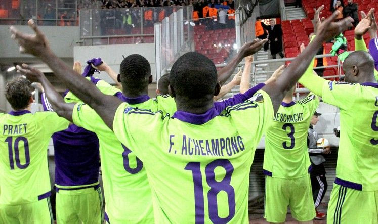 Αποθέωσε την Αντερλεχτ και κατακεραύνωσε το διαιτητή ο βελγικός Τύπος