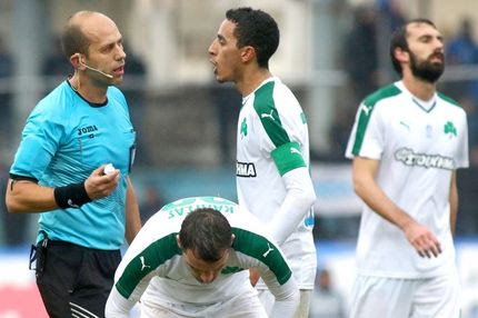 Δύο κάρτες σε τέσσερα λεπτά και αποβολή για τον Ζέκα (VIDEO)