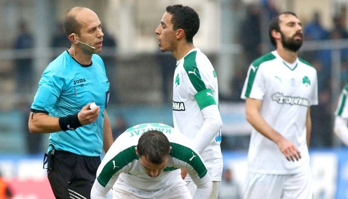 Δύο κάρτες σε τέσσερα λεπτά και αποβολή για τον Ζέκα (VIDEO)