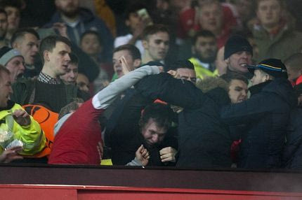 Ασέβεια και ξύλο από οπαδούς Γιουνάιτεντ-Λίβερπουλ