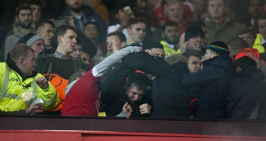Ασέβεια και ξύλο από οπαδούς Γιουνάιτεντ-Λίβερπουλ