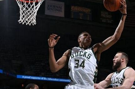 Δεν έφτανε το double-double του Αντετοκούνμπο για τους Μπακς