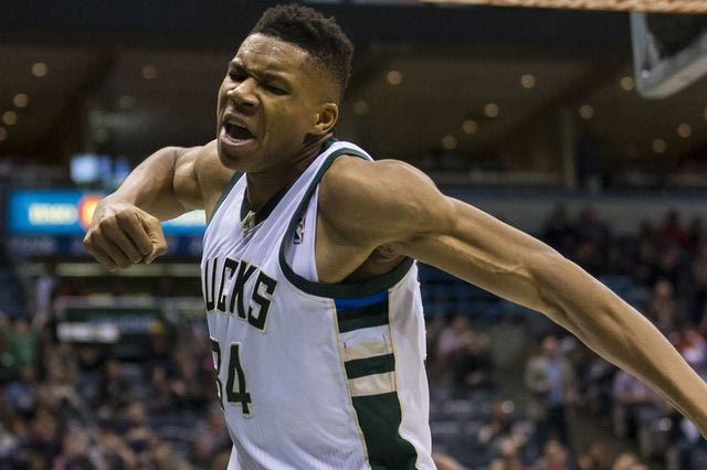 Δύο καρφώματα του Αντετοκούνμπο στο top 10