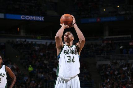 Άγγιξε το triple-double ο Αντετοκούνμπο, στην παράταση οι Μπακς