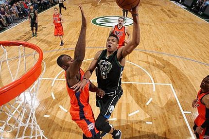 Έκανε triple double ο Αντετοκούνμπο! Τα έσπασαν και συνετρίβησαν οι Γουόριορς