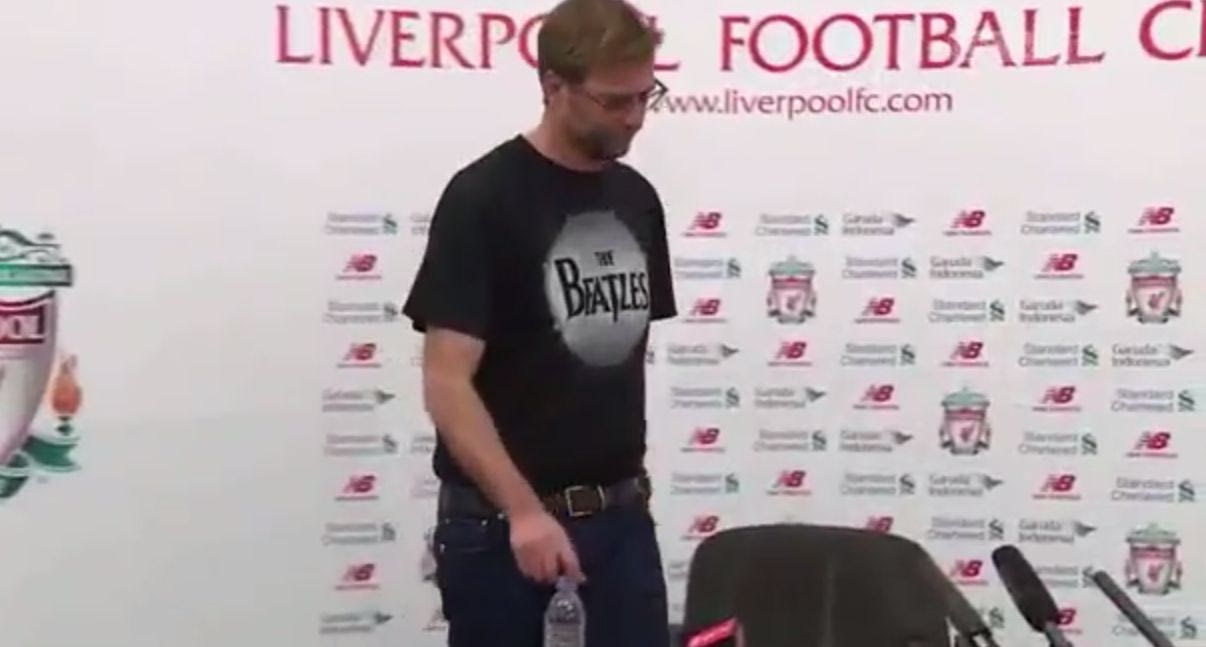 Με μπλούζα Beatles ο Κλοπ