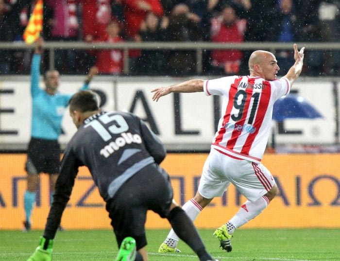 Τι αναφέρει ο κανονισμός για τον ποδοσφαιριστή μπροστά στον γκολκίπερ