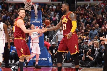 Οι Καβαλίερς “βομβάρδισαν” το Λος Άντζελες