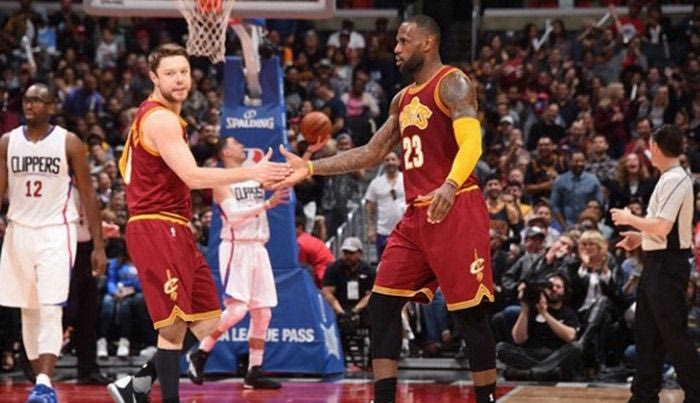 Οι Καβαλίερς “βομβάρδισαν” το Λος Άντζελες
