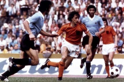 Όταν ο Κρόιφ βρέθηκε μια “ανάσα” από τη Λέστερ