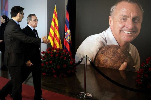 Φίλαθλοι, παίκτες και ο Πέρεθ έγραψαν στο “βιβλίο του Κρόιφ”