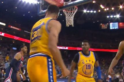 Έφαγε τάπα, τσαντίστηκε και κάρφωσε ο Κάρι