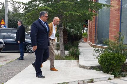 Αρνήθηκε να χαιρετίσει τον Ουζουνίδη ο Ζαμάνης!