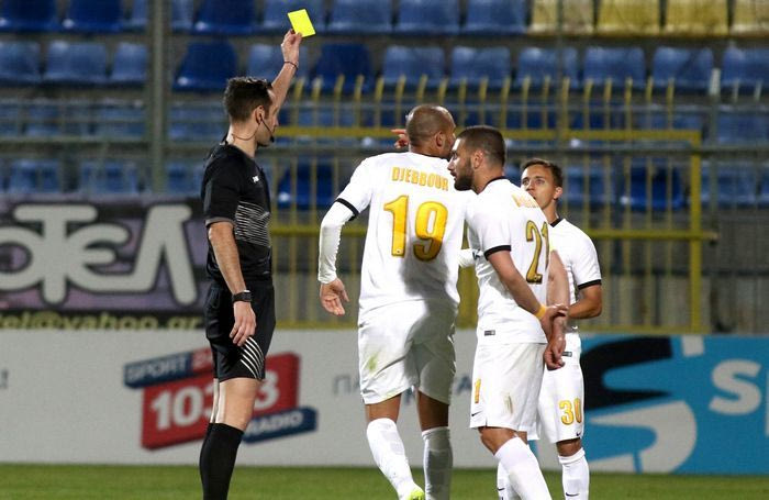 Δύο κάρτες μέσα σε 16 λεπτά ο Τζεμπούρ!