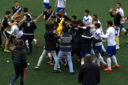 Απίστευτο ξύλο και 6 κόκκινες στην Τουρκία!