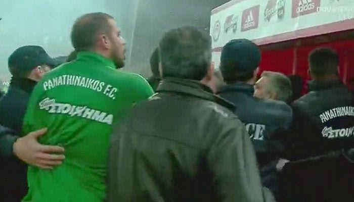 ΧΑΜΟΣ: Επεισόδια στη φυσούνα μετά το γκολ του Ολυμπιακού