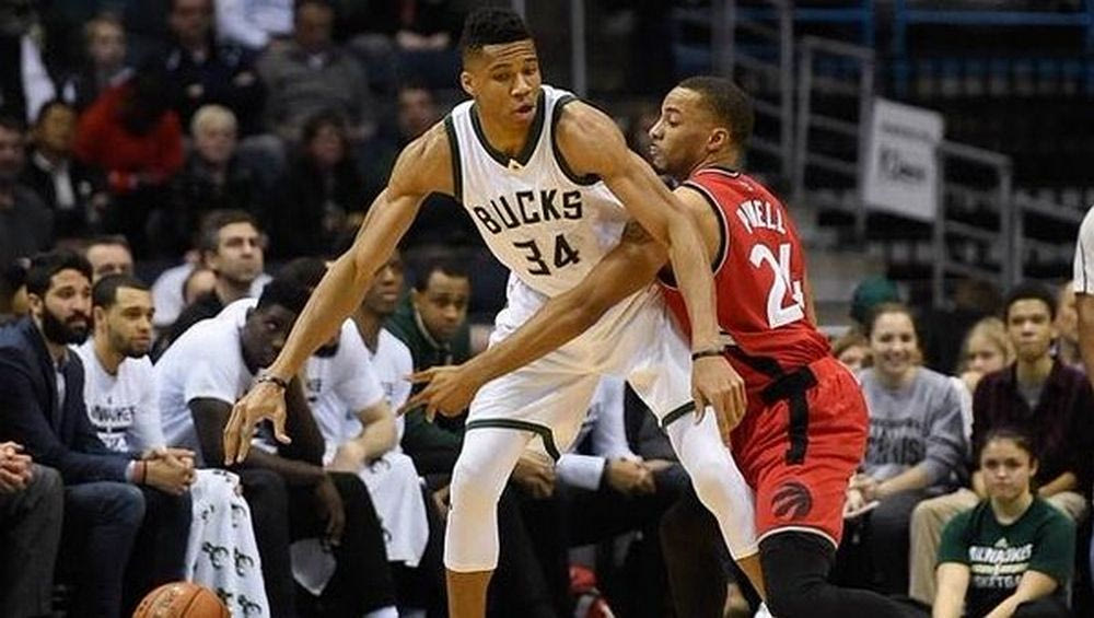 Ήττα για Μπάκς, ακάθεκτοι οι Γουόριορς