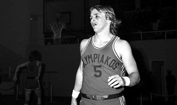 Ο Γιατζόγλου… ακούει στον ύπνο του τον ύμνο του Ολυμπιακού