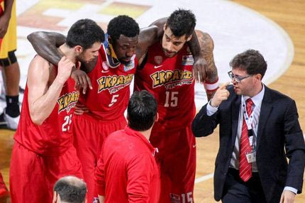 Καρέ-καρέ: Η αποχώρηση του τραυματία Χάντερ