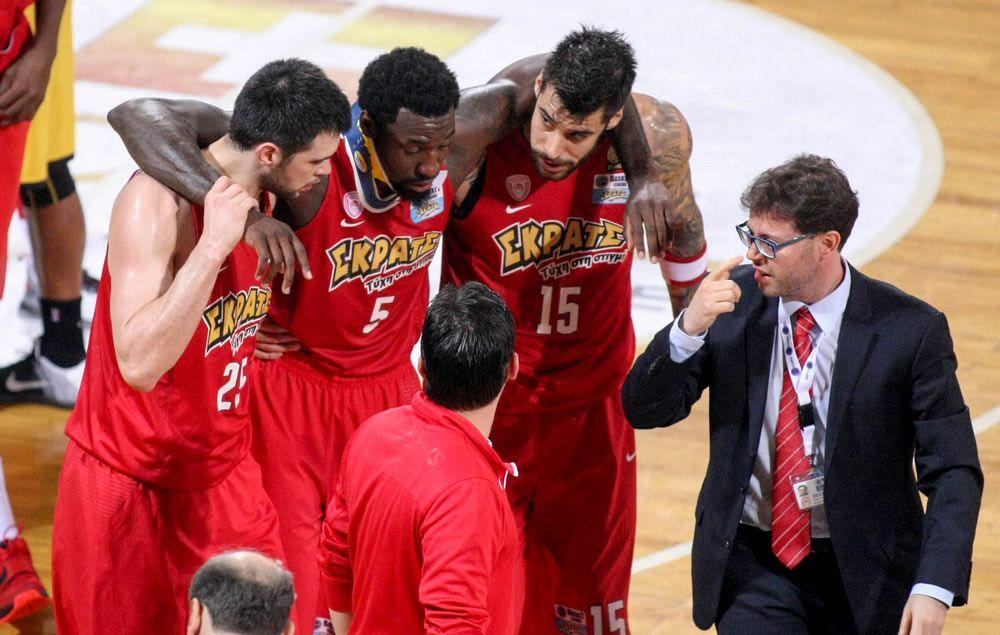 Καρέ-καρέ: Η αποχώρηση του τραυματία Χάντερ