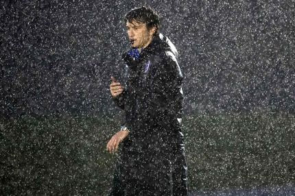 Με δεμένα χέρια: Μικρές πιθανότητες επιτυχίας