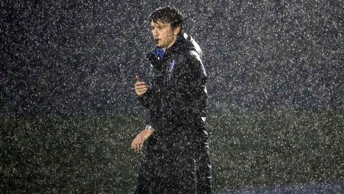 Με δεμένα χέρια: Μικρές πιθανότητες επιτυχίας