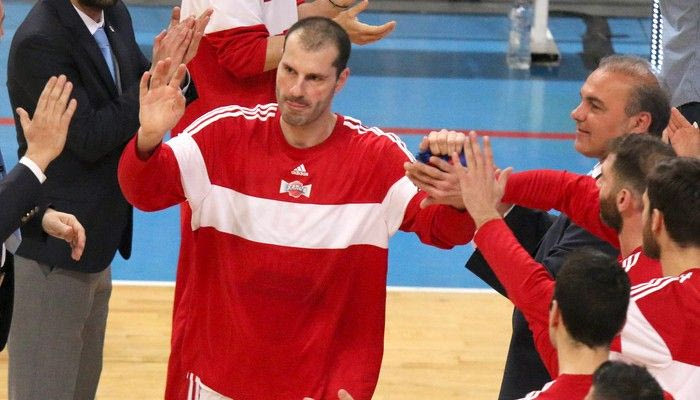 Προπονητής ο Κακιούζης: “Αν δεν είσαι ειλικρινής, να διαβάζεις Μίκι Μάους”