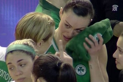 Δάκρυα από τις παίκτριες του Παναθηναϊκού στον χαμένο τελικό