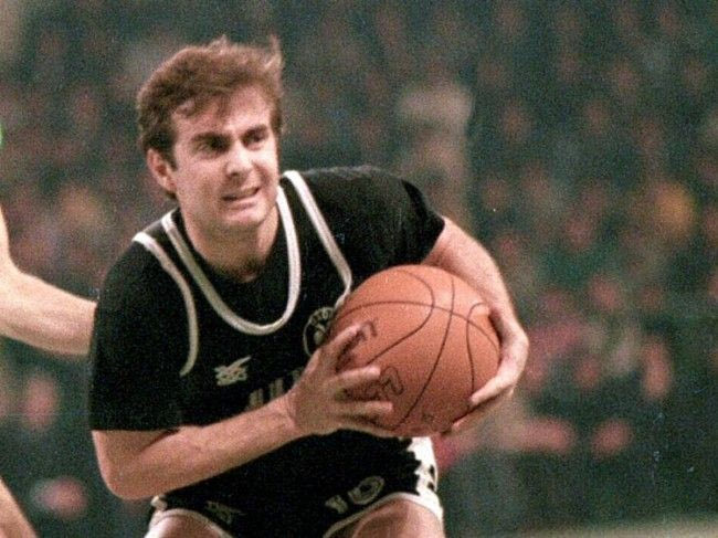 Ο Κόρφας και η… απίστευτη μπουνιά του