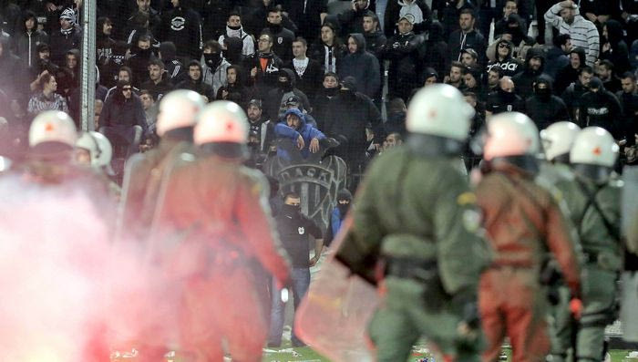 Συνεχίστηκαν τα επεισόδια έξω από την Τούμπα