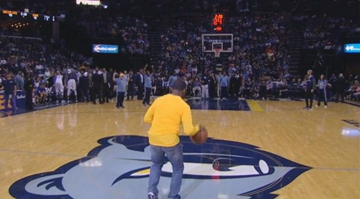 VIDEO: Εβαλε τα γυαλιά στον Κάρι φίλος των Γκρίζλις