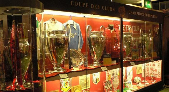 Επικό τρολάρισμα των φίλων της Λίβερπουλ σε εκείνους της Γιουνάιτεντ