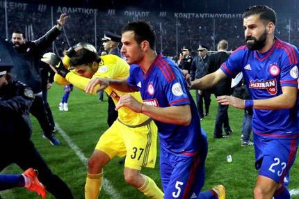 Τα νέα tweets του Ρομπέρτο: “Τίποτα δεν δικαιολογεί τη βία”