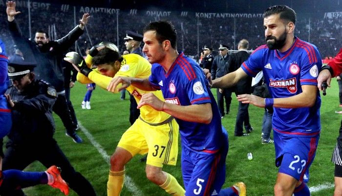 Τα νέα tweets του Ρομπέρτο: “Τίποτα δεν δικαιολογεί τη βία”