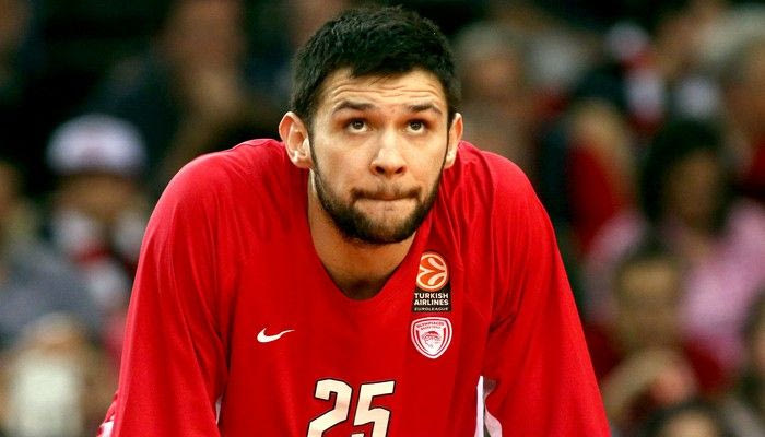 Παπανικολάου: “Έχουμε μέταλλο, ας ανατρέξουν στο youtube για να το θυμηθούν”