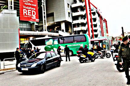 Η παρακάμερα του ντέρμπι: Οι αφίξεις, το “φιλάκι” του Λέτο κι η ένταση στη φυσούνα